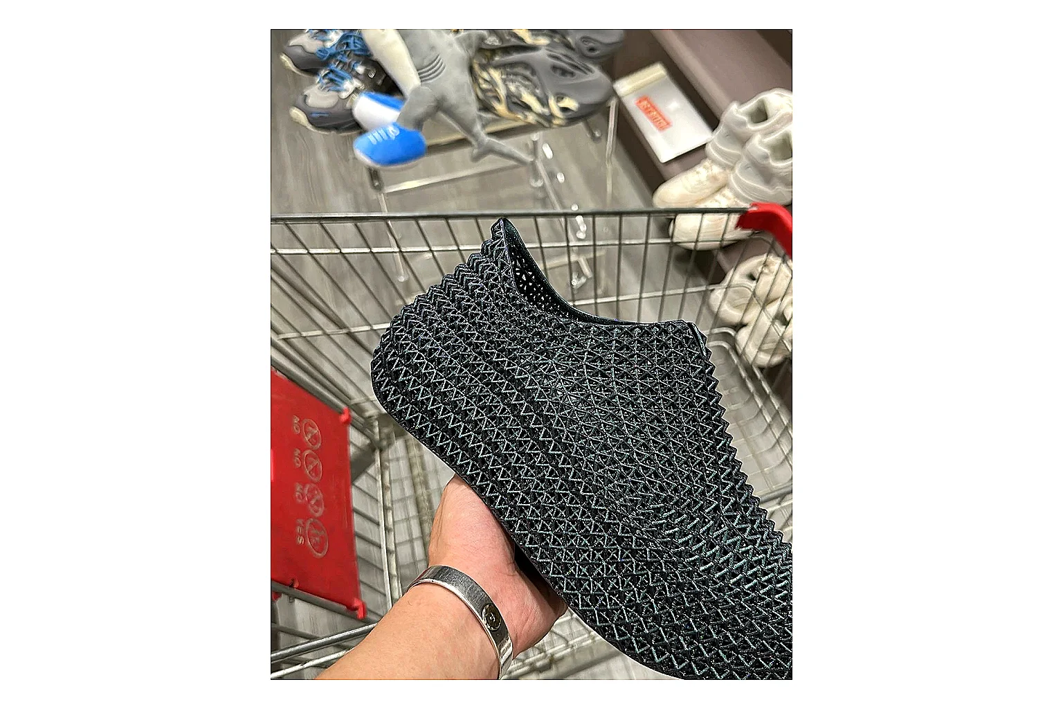Casual Low-Top Sneaker 6928 comparison signal image SKU 1095506928 thumbnail 3