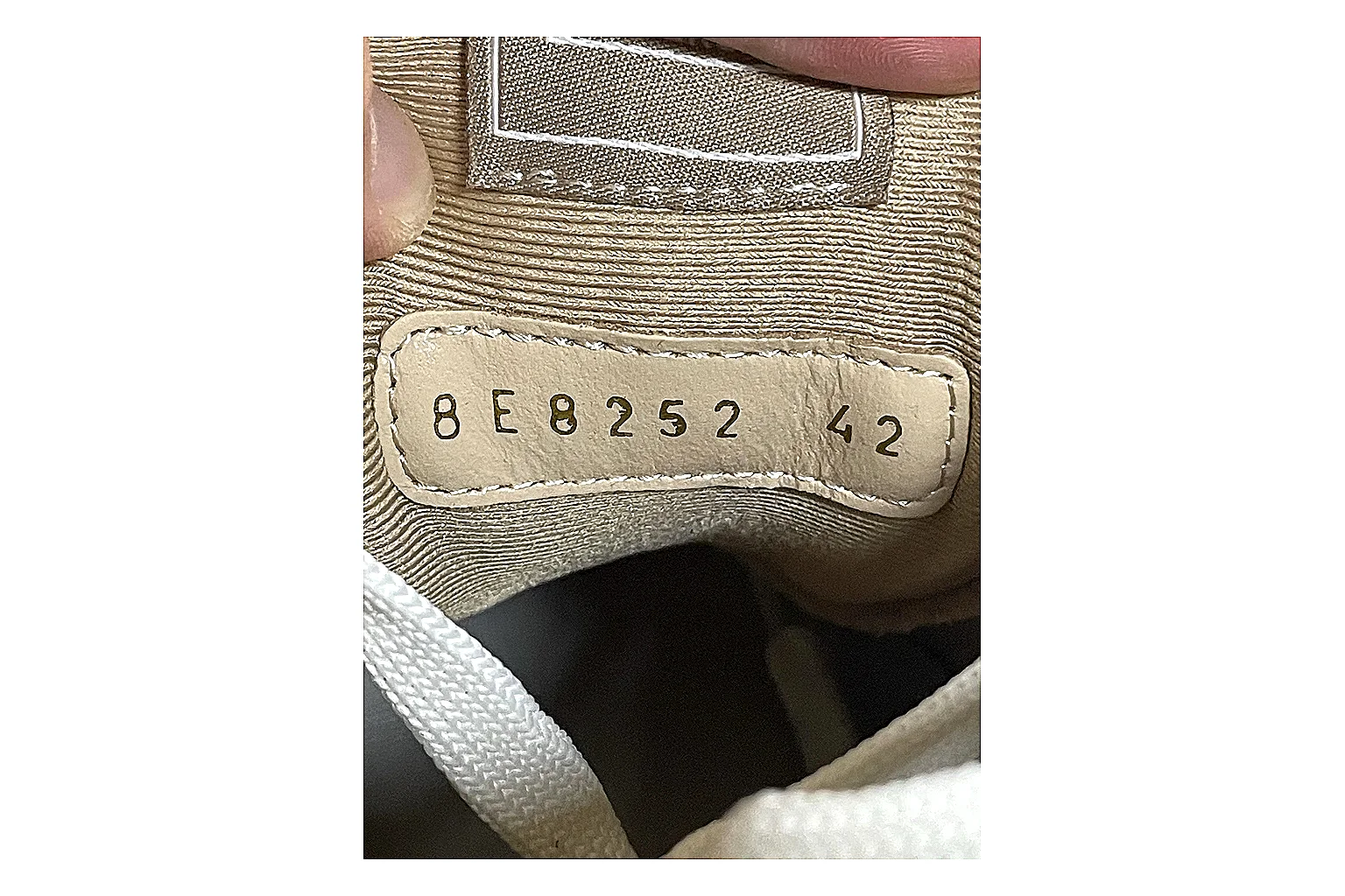 Casual Low-Top Sneaker 7546 comparison signal photo with casual low-top sneaker with clean paneling, textured upper and six-view gallery for daily streetwear styling plus side-profile shape, upper panel lines, and outsole detail thumbnail 4