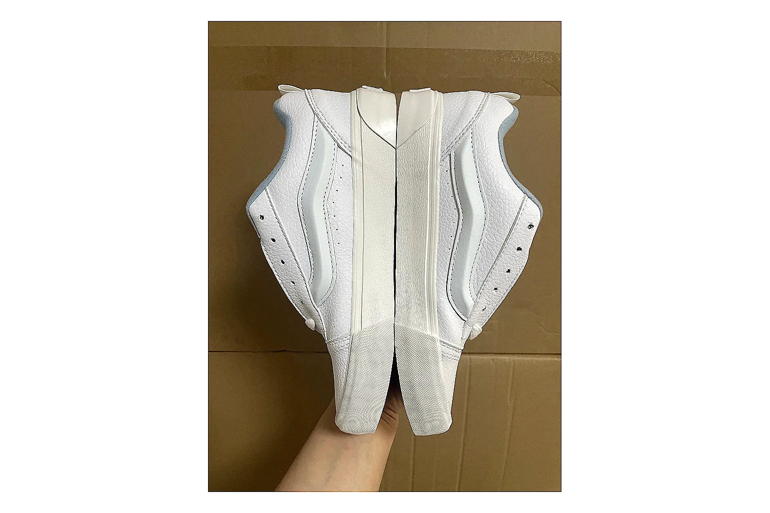 Casual Low-Top Sneaker 7578 comparison signal photo with red casual low-top with mixed-material upper and low-profile shape thumbnail 6