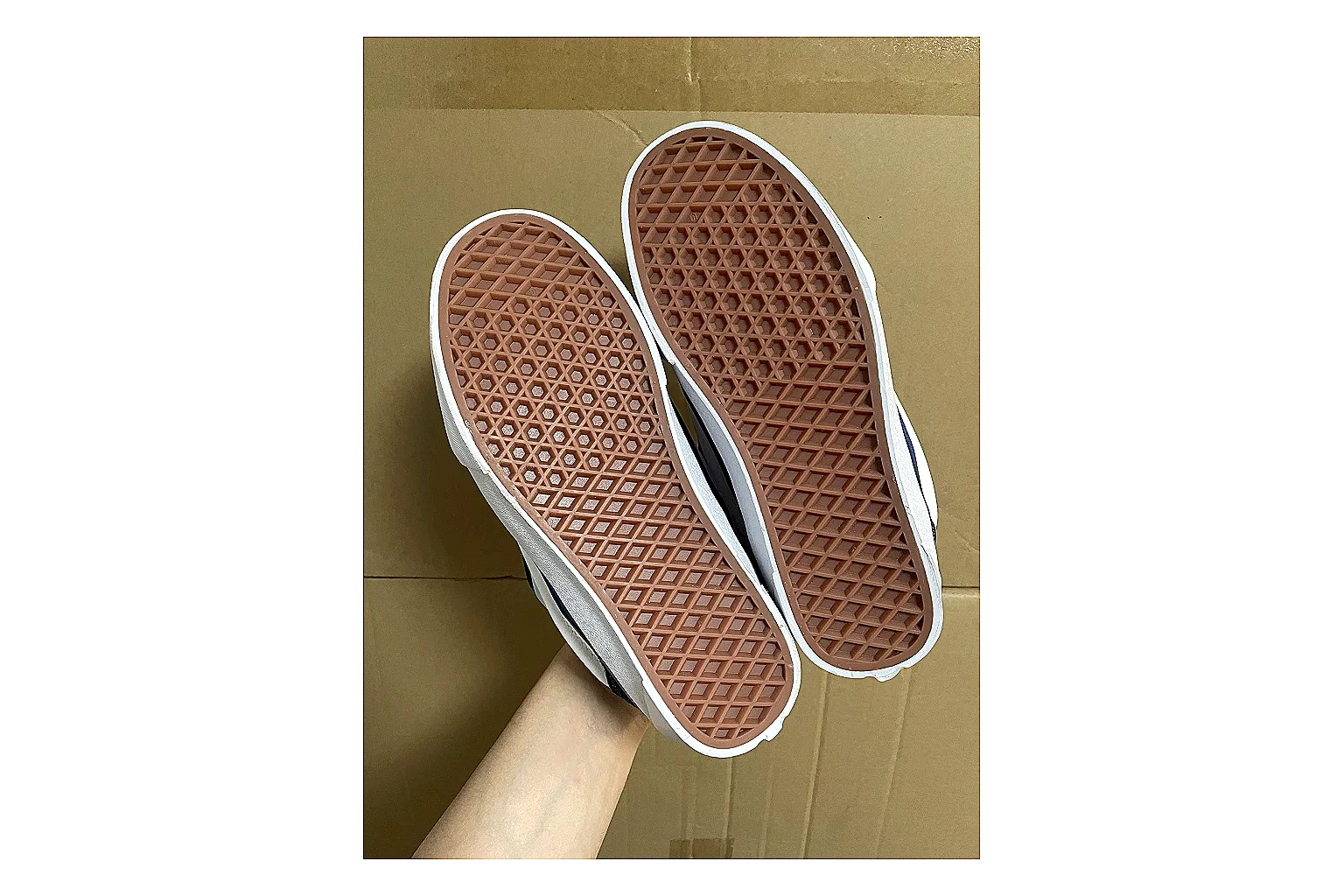 Casual Low-Top Sneaker 7604 comparison signal image SKU 1095507604 thumbnail 5