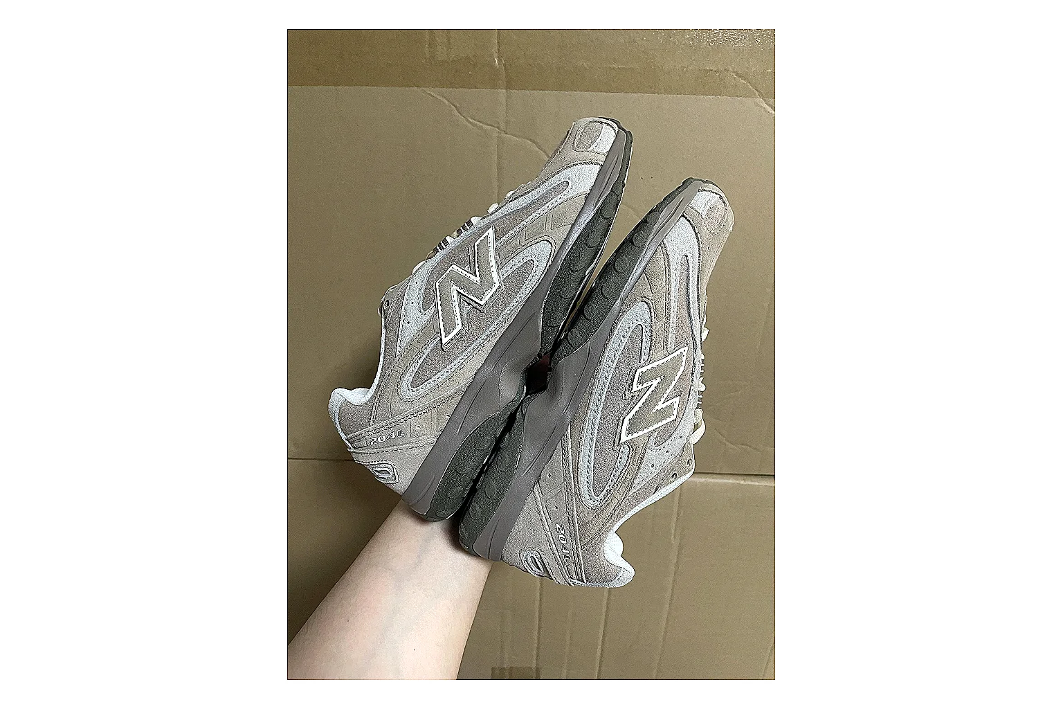 Casual Low-Top Sneaker 7650 comparison signal photo with red casual low-top with mixed-material upper and low-profile shape thumbnail 2