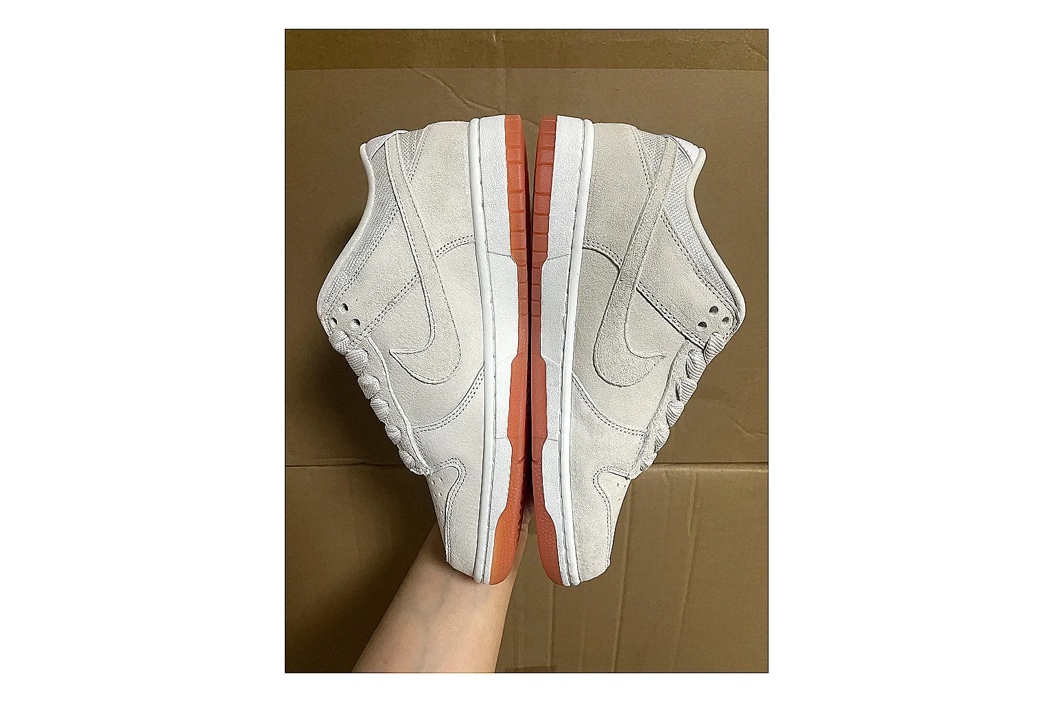 Casual Low-Top Sneaker 7739 comparison signal photo with red casual low-top with mixed-material upper and low-profile shape thumbnail 5