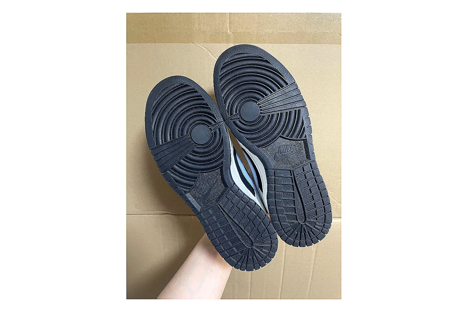 Casual Low-Top Sneaker 7765 comparison signal image SKU 1095507765 thumbnail 2