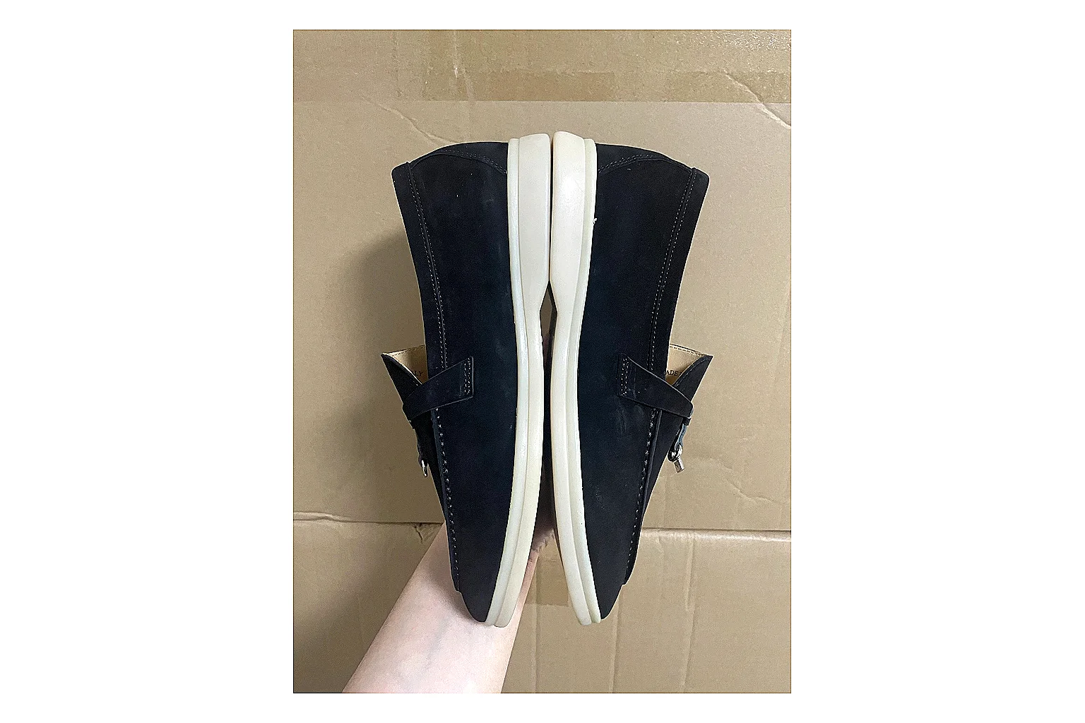 Casual Low-Top Sneaker 9293 comparison signal photo with red casual low-top with mixed-material upper and low-profile shape thumbnail 2