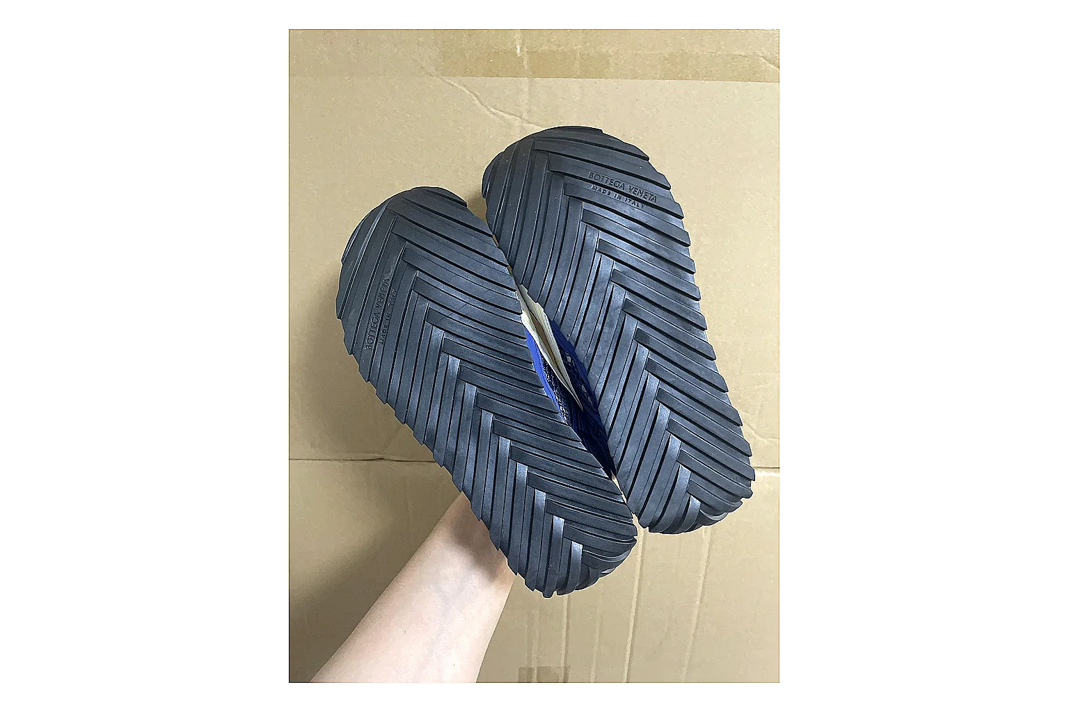 Casual Low-Top Sneaker 9325 comparison signal photo with red casual low-top with mixed-material upper and low-profile shape thumbnail 2