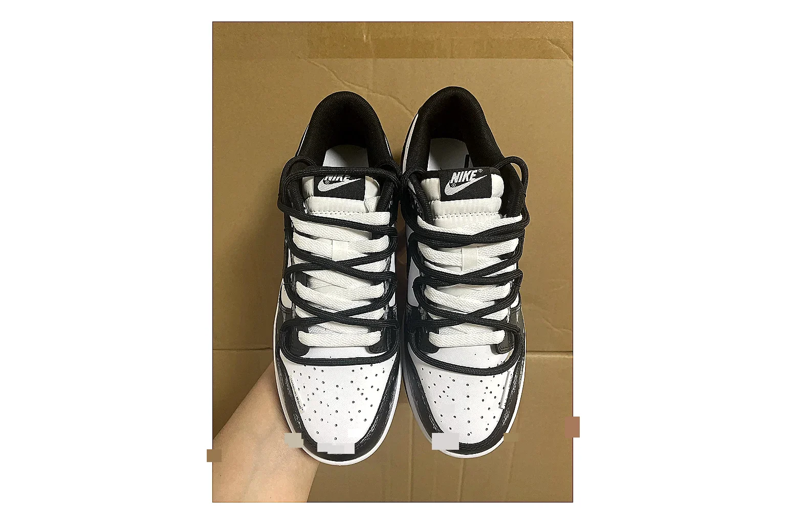 Casual Low-Top Sneaker 9373 comparison signal photo with red casual low-top with mixed-material upper and low-profile shape