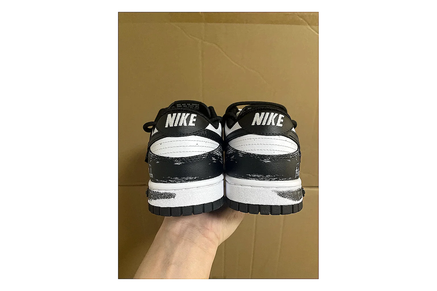 Casual Low-Top Sneaker 9373 comparison signal photo with red casual low-top with mixed-material upper and low-profile shape thumbnail 2