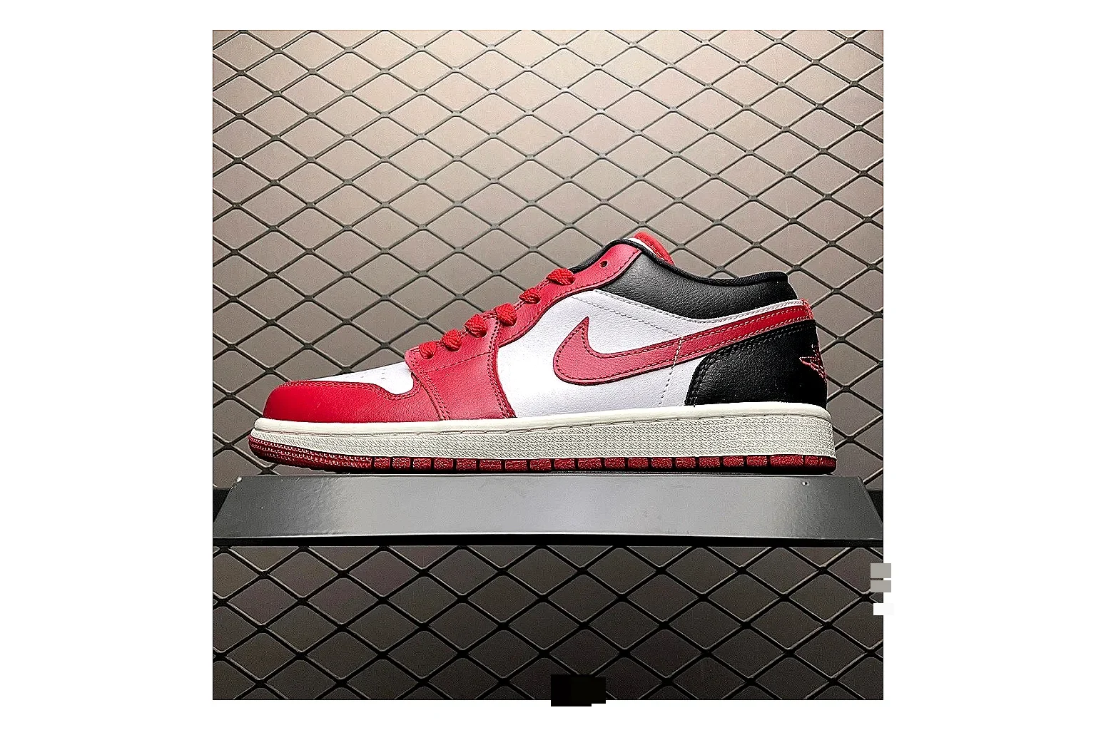 Casual Low-Top Sneaker 9725 comparison signal photo with casual low-top sneaker with clean paneling, textured upper and six-view gallery for daily streetwear styling plus side-profile shape, upper panel lines, and outsole detail