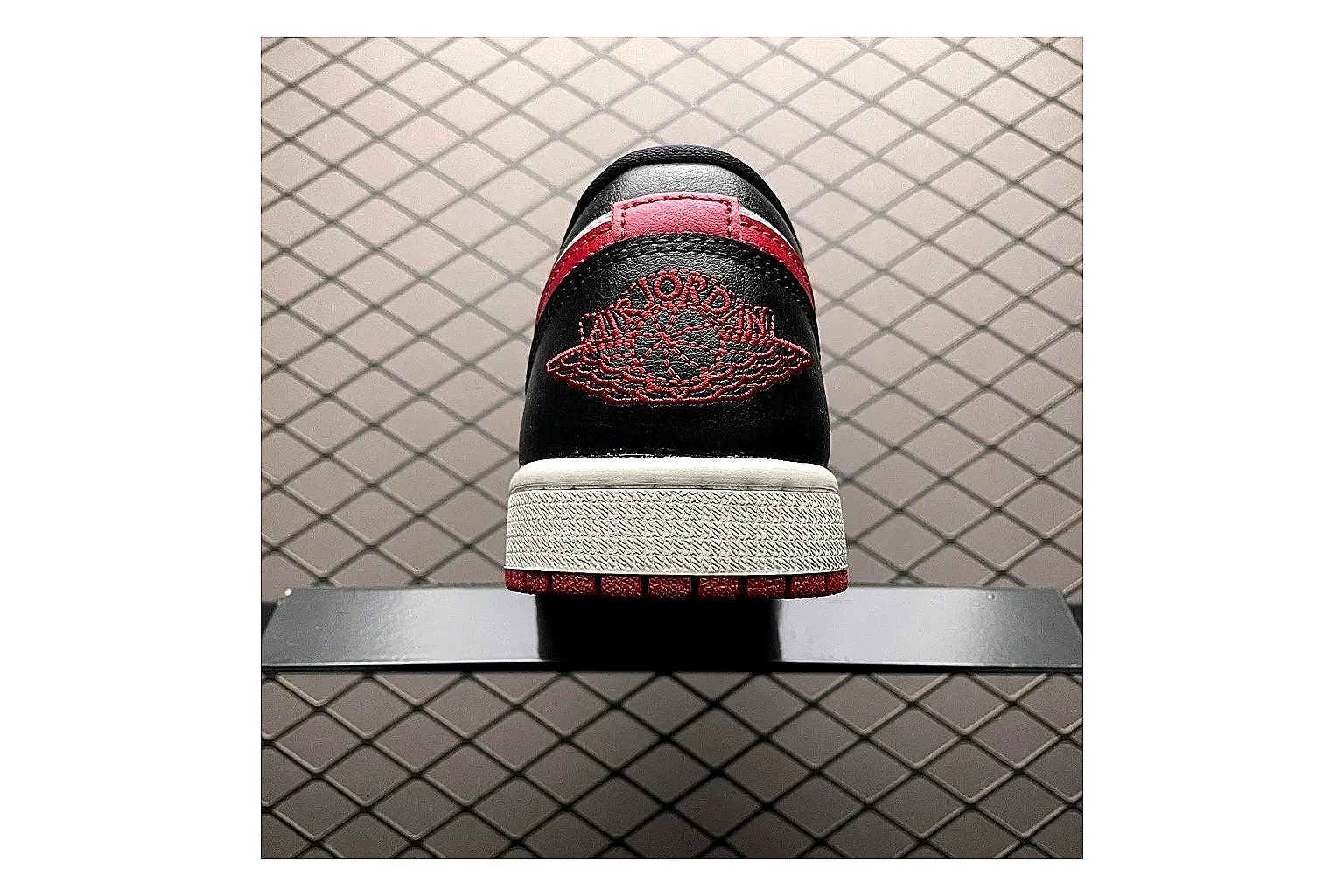 Casual Low-Top Sneaker 9725 comparison signal photo with casual low-top sneaker with clean paneling, textured upper and six-view gallery for daily streetwear styling plus side-profile shape, upper panel lines, and outsole detail thumbnail 2