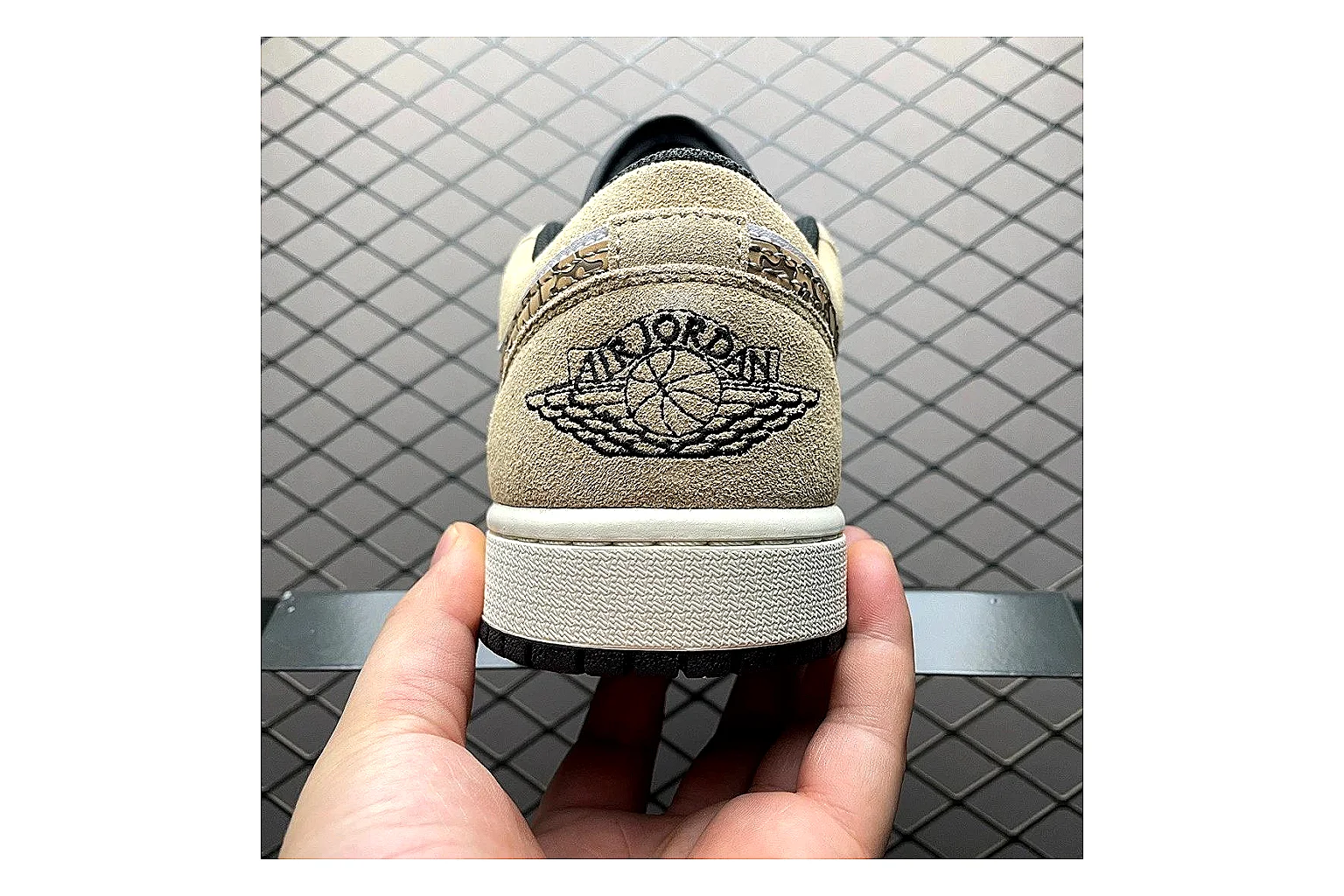 Casual Low-Top Sneaker 9728 comparison signal photo with casual low-top sneaker with clean paneling, textured upper and six-view gallery for daily streetwear styling plus side-profile shape, upper panel lines, and outsole detail thumbnail 2