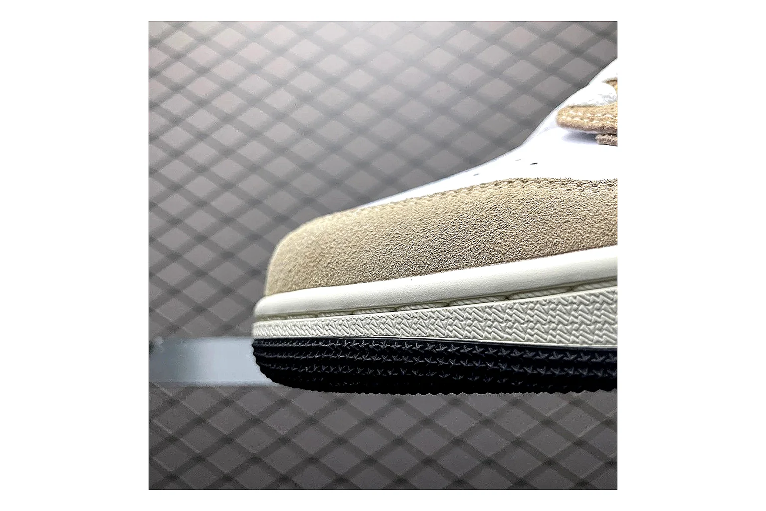 Casual Low-Top Sneaker 9728 comparison signal photo with casual low-top sneaker with clean paneling, textured upper and six-view gallery for daily streetwear styling plus side-profile shape, upper panel lines, and outsole detail thumbnail 3