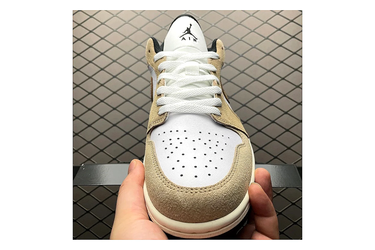 Casual Low-Top Sneaker 9728 comparison signal photo with casual low-top sneaker with clean paneling, textured upper and six-view gallery for daily streetwear styling plus side-profile shape, upper panel lines, and outsole detail thumbnail 4