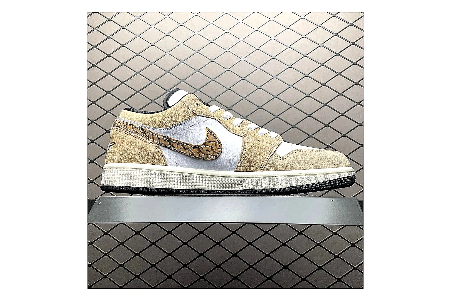 Casual Low-Top Sneaker 9728 comparison signal photo with casual low-top sneaker with clean paneling, textured upper and six-view gallery for daily streetwear styling plus side-profile shape, upper panel lines, and outsole detail thumbnail 6