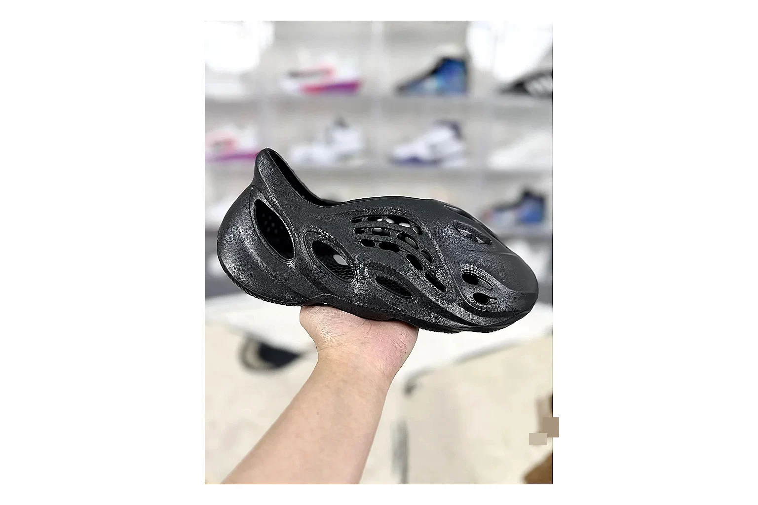 Daily Style Mixed Sneakers comparison signal image SKU 1194923194