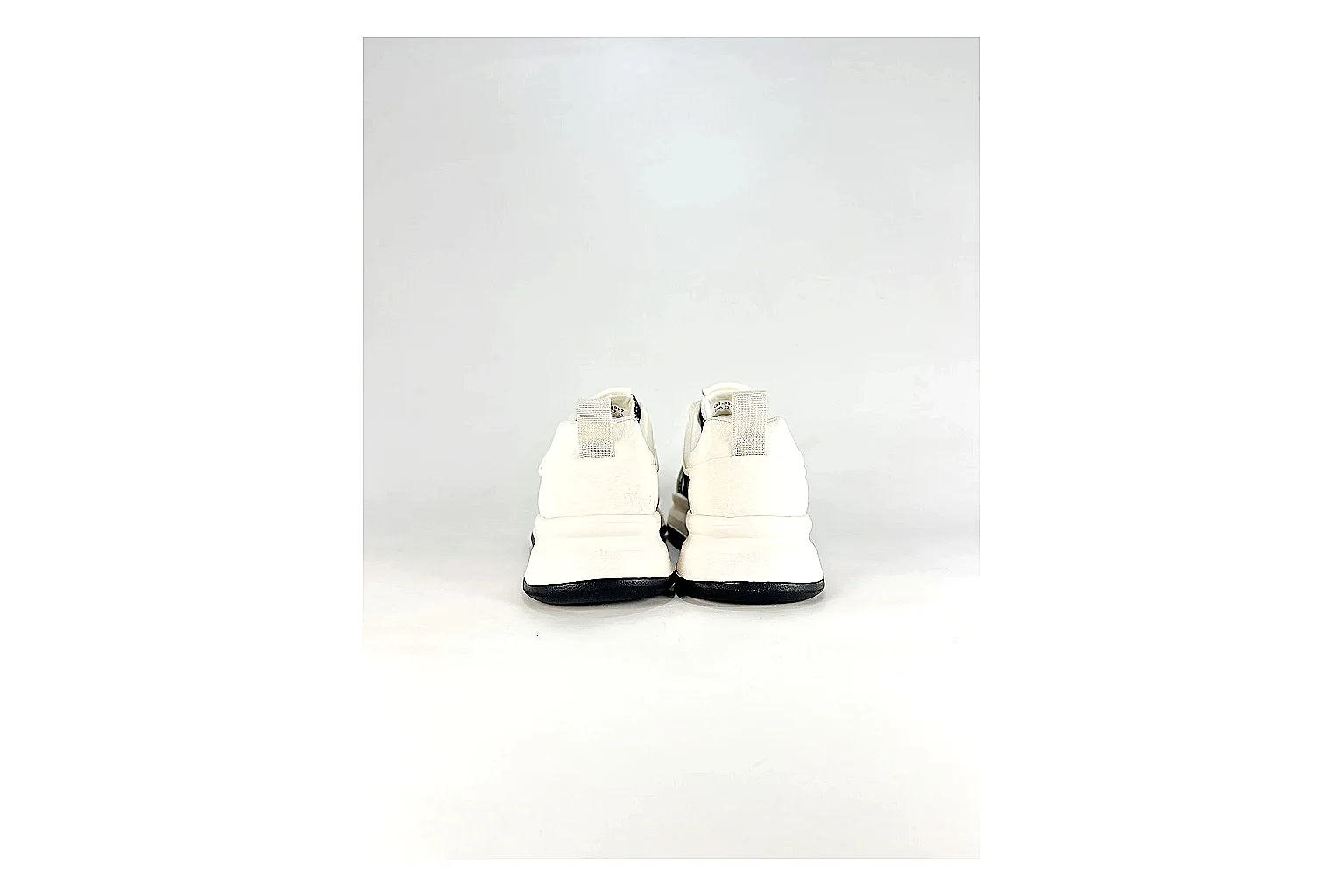 Low Runner White Black Sneaker comparison photo showing white black synthetic low-top upper, minimal runner shape, clean panels, and casual sole thumbnail 4