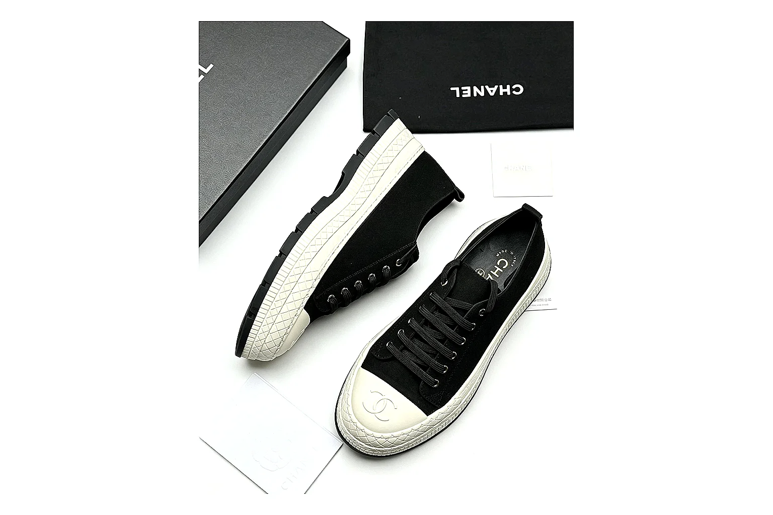 kakoscout.com Prada Low Top Black White comparison signal card six-photo gallery