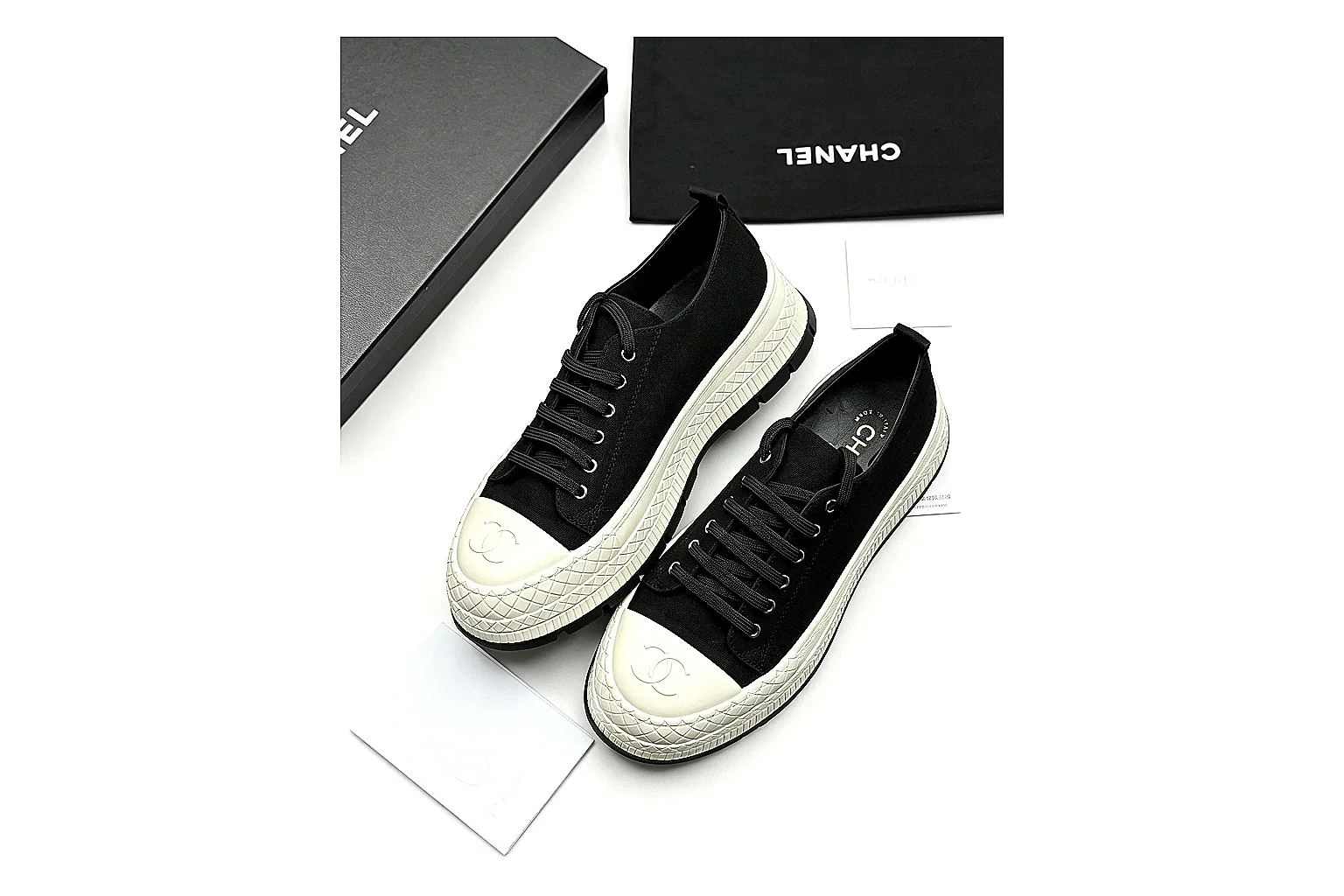 kakoscout.com Prada Low Top Black White comparison signal card six-photo gallery thumbnail 3