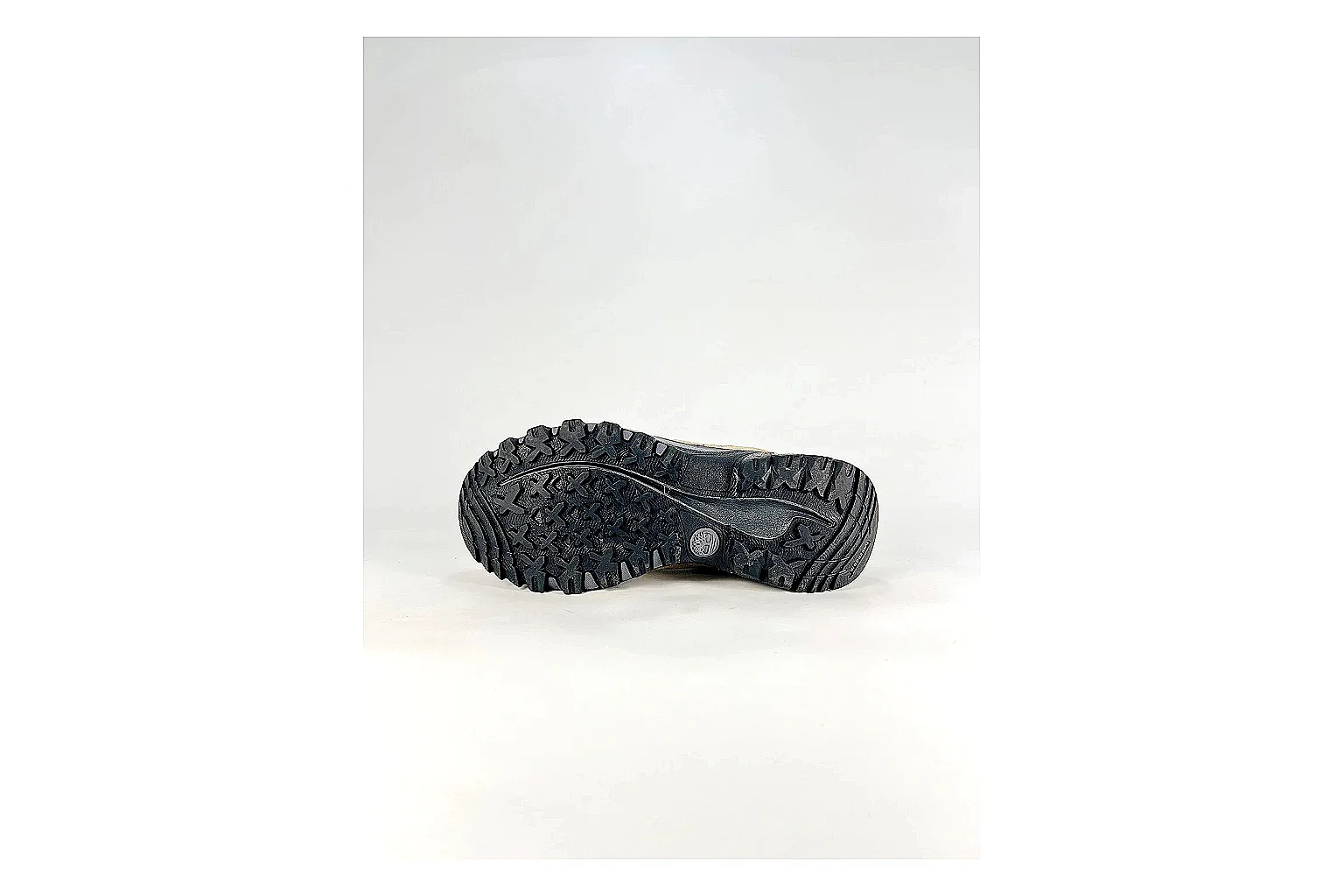 Timberland Motion Access Beige Black Sneakers comparison signal photo with beige black outdoor sneakers with mesh-leather texture, side-profile shape, upper panel lines, and outsole detail thumbnail 4