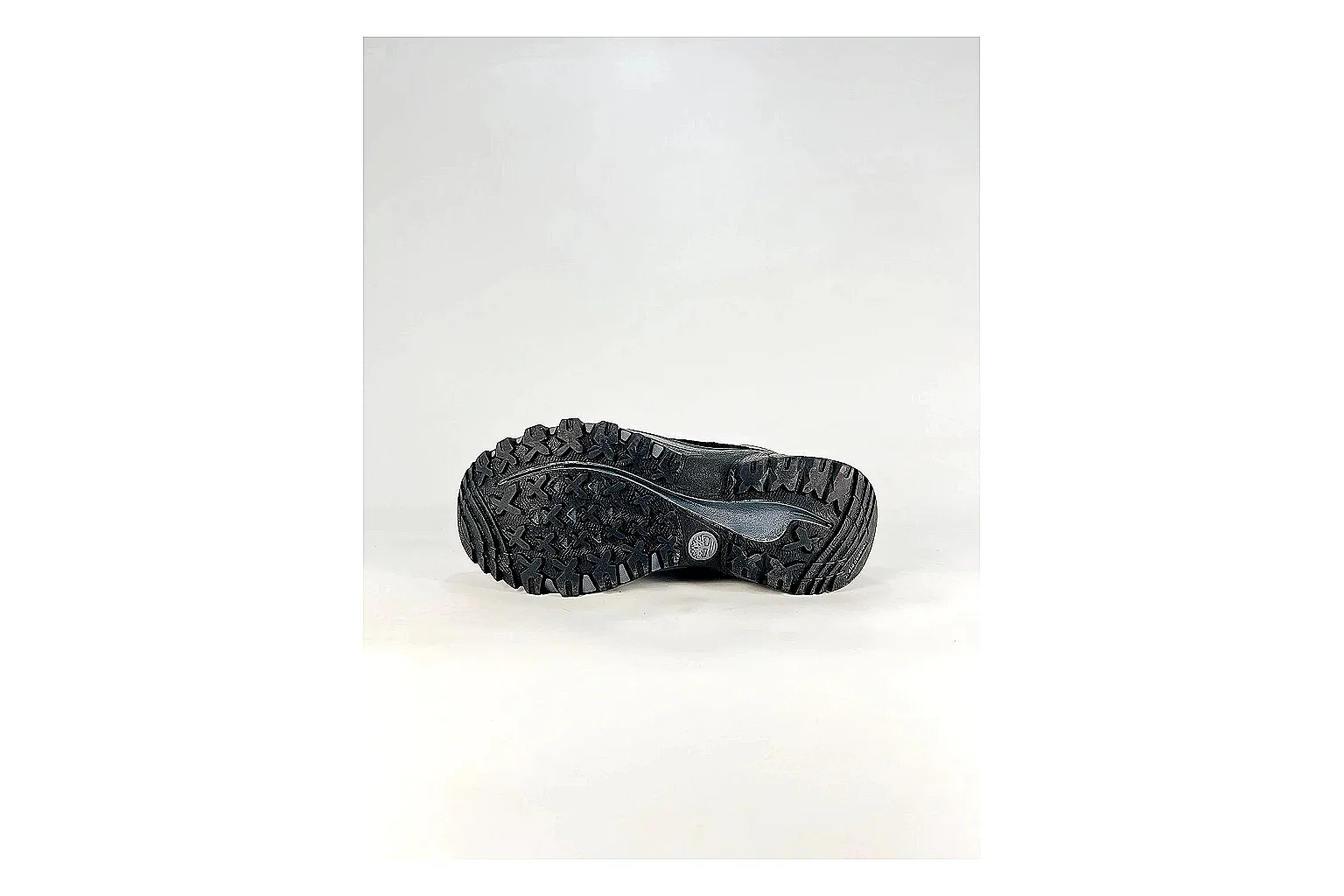 Timberland Motion Access Black Gray Sneakers comparison signal photo with black gray outdoor sneakers with mesh-leather texture, side-profile shape, upper panel lines, and outsole detail thumbnail 4
